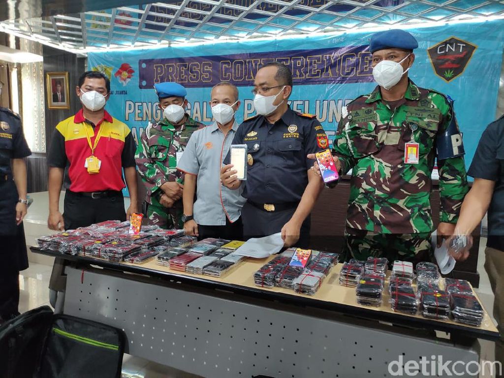 267 iPhone Ilegal dari Batam Senilai Rp 1,5 Miliar Gagal Masuk Surabaya 267 iPhone Ilegal dari Batam Senilai Rp 1,5 Miliar Gagal Masuk Surabaya