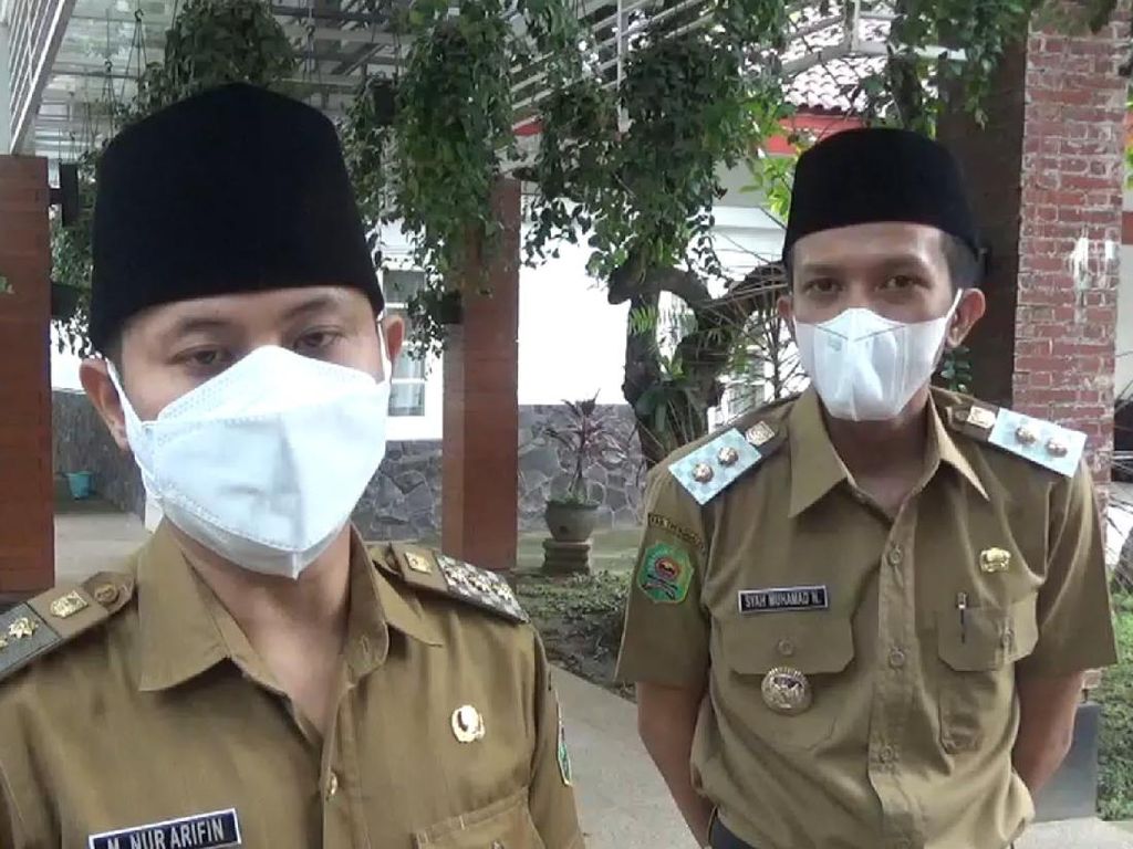 Bupati Trenggalek Mulai Bagi-bagi Tugas dengan Wakilnya Usai Dilantik Bupati Trenggalek Mulai Bagi-bagi Tugas dengan Wakilnya Usai Dilantik