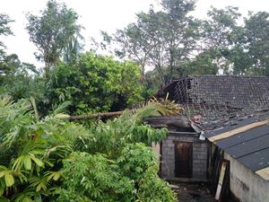 Begini Dampak Hujan Es, Angin Kencang, dan Banjir di Sleman Hari Ini