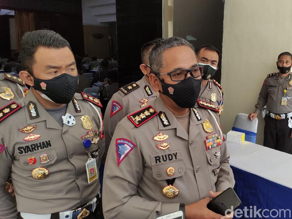 Awas Ditilang! Polisi Berkamera Bakal Pantau Pelanggar Lalu Lintas Awas Ditilang! Polisi Berkamera Bakal Pantau Pelanggar Lalu Lintas