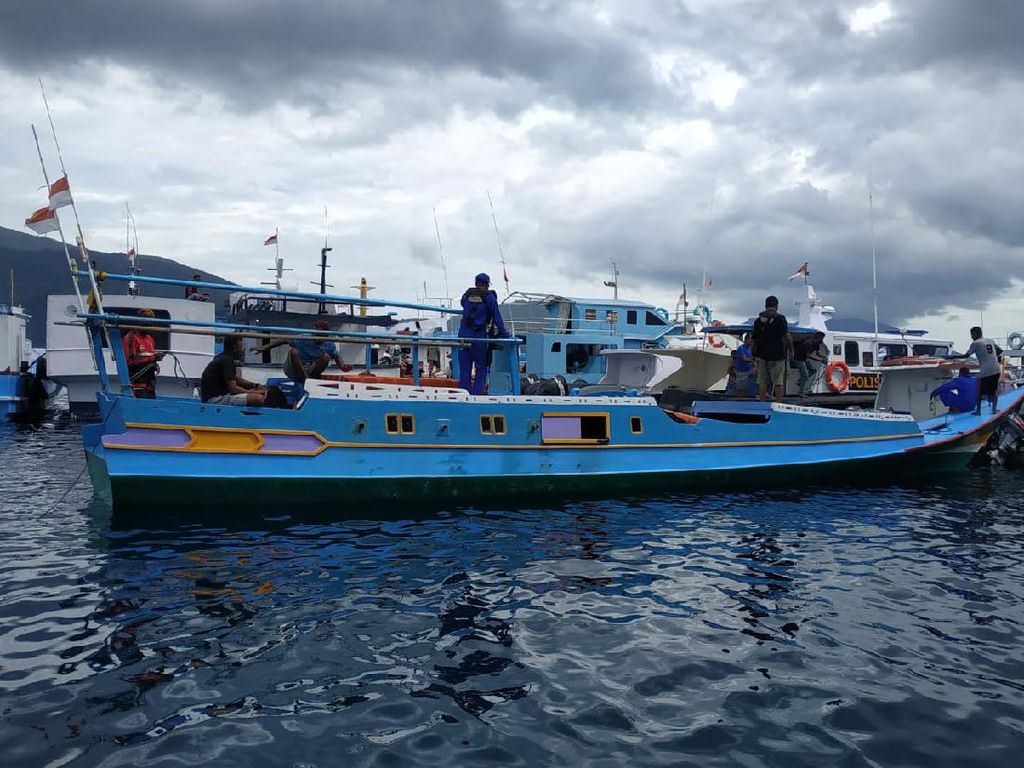 Tangkap Ikan Pakai Bom Botol Bir, 6 Nelayan Pulau Buaya NTT Ditangkap Tangkap Ikan Pakai Bom Botol Bir, 6 Nelayan Pulau Buaya NTT Ditangkap
