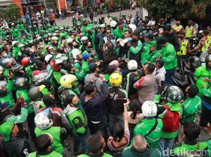 Versi Driver Ojol-Satpol PP Bandung soal Keributan Dipicu Pencuri Celana Versi Driver Ojol-Satpol PP Bandung soal Keributan Dipicu Pencuri Celana