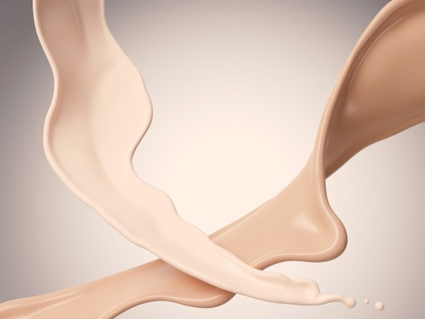 Hidrasi adalah kunci untuk membantu kulit kering. Kamu dapat mencari foundation dengan hasil akhir yang ringan.