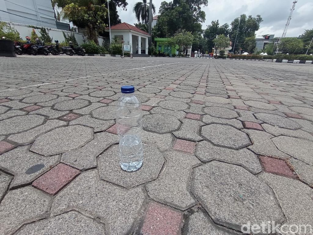 Penampakan Fenomena Hari Tanpa Bayangan di Kota Cirebon Penampakan Fenomena Hari Tanpa Bayangan di Kota Cirebon