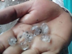 Tak Hanya Yogya, Sleman Juga Dilanda Hujan Es Hari Ini