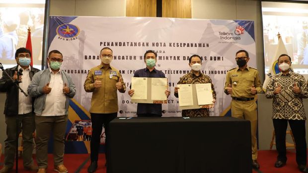 Iklan Telkom. Arsip foto. TELKOM