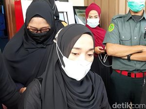 Ayus Sabyan Tak Hadiri Sidang Cerai, Ririe Fairus: Nggak Tahu Saya! Ayus Sabyan Tak Hadiri Sidang Cerai, Ririe Fairus: Nggak Tahu Saya!