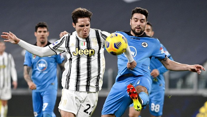 Spezias Riccardo Marchizza, right, and Juventus Federico Chiesa battle for the ball during the Italian Serie A soccer match between Juventus and Spezia at the Allianz Stadium in Torino, Italy, Tuesday, March 2, 2021. (Marco Alpozzi/LaPresse via AP)