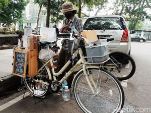 Unik, Jualan Kopi Manual Brew Pakai Sepeda di Bandung