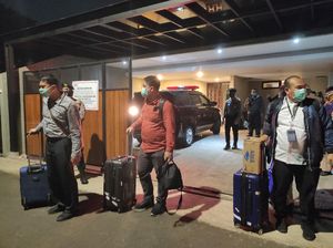 Sita dan Geledah Rumah Eks Stafsus Edhy Prabowo, KPK Bawa 3 Koper Sita dan Geledah Rumah Eks Stafsus Edhy Prabowo, KPK Bawa 3 Koper