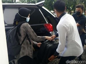 6 Jam di Pemprov Sulsel, KPK Angkut 3 Koper-2 Kardus Diduga Barang Bukti 6 Jam di Pemprov Sulsel, KPK Angkut 3 Koper-2 Kardus Diduga Barang Bukti