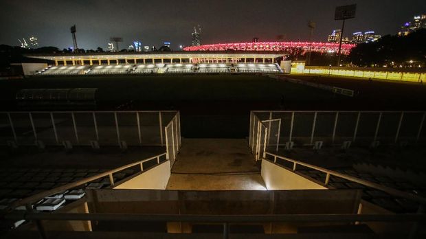 Suasana Stadion Madya gelap gulita batal menggelar duel timnas Indonesia vs Tira Persikabo