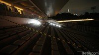 Kondisi stadion yang gelap itu terpantau pada pukul 19.00 WIB. Padahal, pertandingan sedianya digelar pukul 20.00 WIB.