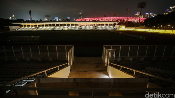 Pertandingan uji coba Timnas Indonesia melawan Tira Persikabo batal terlaksana, Rabu (3/3/2021). Stadion Madya tempat dilangsungkannya laga terpantau gelap.