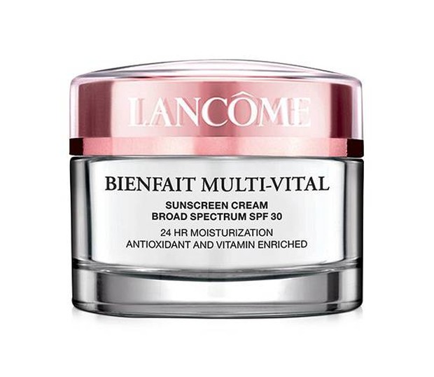 Lancome Bienfait Multi-Vital Spf 30 Day Cream mampu menghidrasi kulit dengan baik/skincare.com