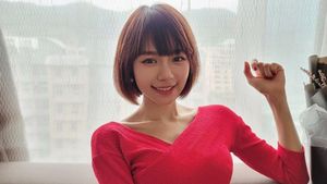 7 Foto Penyanyi Malaysia yang Viral karena Ekspos Tubuh Seksi Saat Yoga