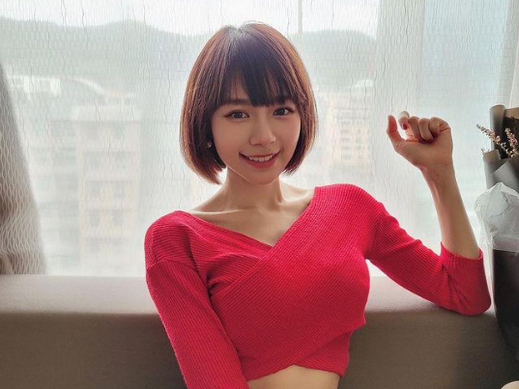 7 Foto Penyanyi Malaysia yang Viral karena Ekspos Tubuh Seksi Saat Yoga 7 Foto Penyanyi Malaysia yang Viral karena Ekspos Tubuh Seksi Saat Yoga