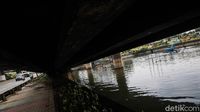 Maksimalkan Daya Tampung Air, Lumpur di Waduk Grogol Dikeruk