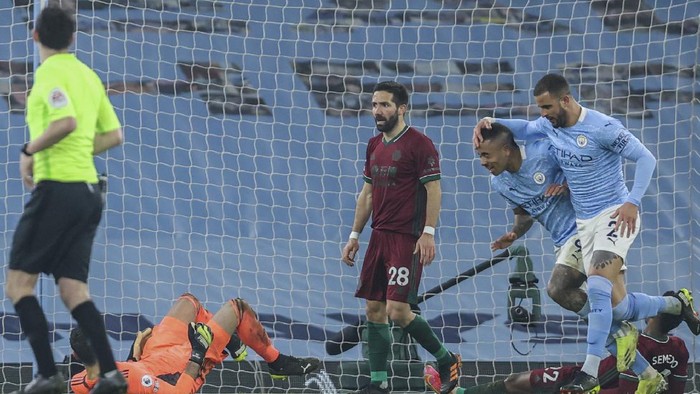 Manchester Citys Gabriel Jesus, second right, celebrates after scoring his team second goal during the English Premier League soccer match between Manchester City and Wolves at the Etihad stadium in Manchester, England, Tuesday, March 2, 2021. (Clive Brunskill/Pool via AP)