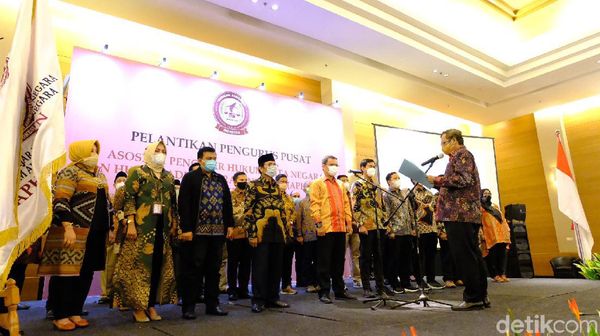 Menko Polhukam Lantik Pengurus Asosiasi Pendekar Hukum Tata Negara