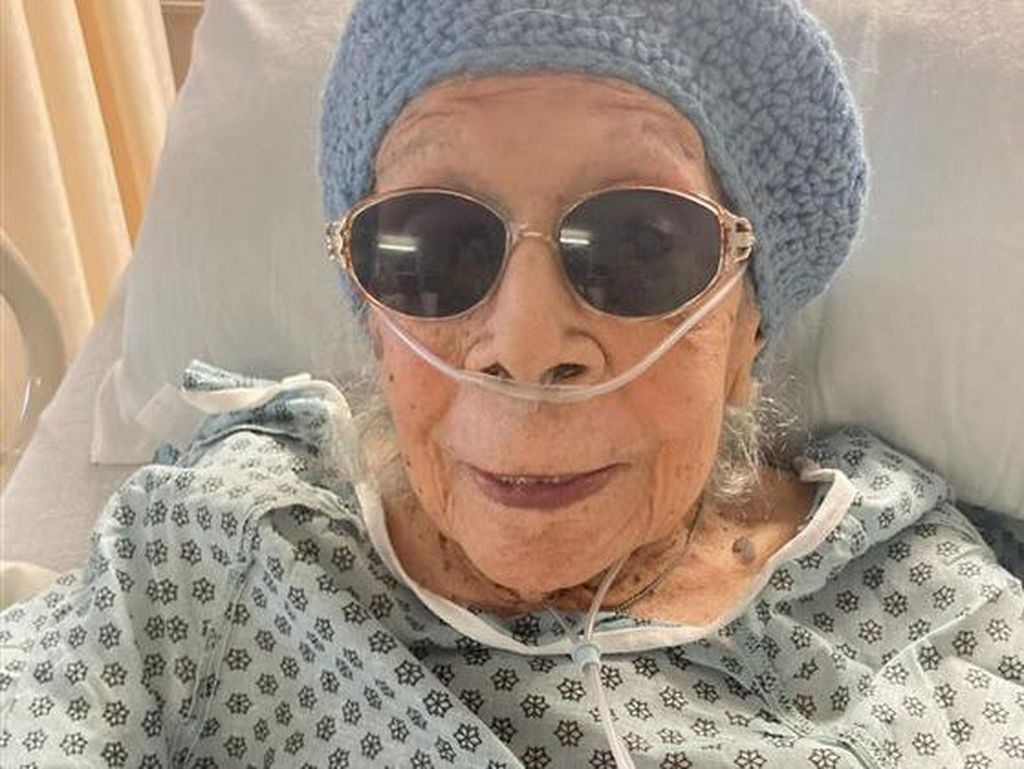 Kisah Nenek 105 Tahun Sembuh dari COVID-19 hingga Tagihan Makan Sushi Rp 4.9 Juta Kisah Nenek 105 Tahun Sembuh dari COVID-19 hingga Tagihan Makan Sushi Rp 4.9 Juta