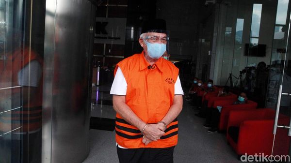 Pemeriksaan Bupati Nonaktif Banggai Laut