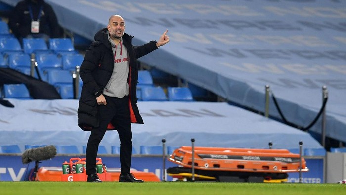 MANCHESTER, ENGLAND - MARCH 02: Pep Guardiola, Manager of Manchester City gives instructions to their side during the Premier League match between Manchester City and Wolverhampton Wanderers at Etihad Stadium on March 02, 2021 in Manchester, England. Sporting stadiums around the UK remain under strict restrictions due to the Coronavirus Pandemic as Government social distancing laws prohibit fans inside venues resulting in games being played behind closed doors. (Photo by Paul Ellis - Pool/Getty Images)