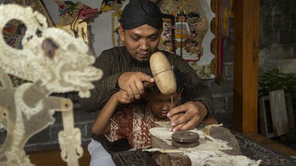 Asal Usul Wayang Kulit yang Sempat Disebut Adidas dari Malaysia