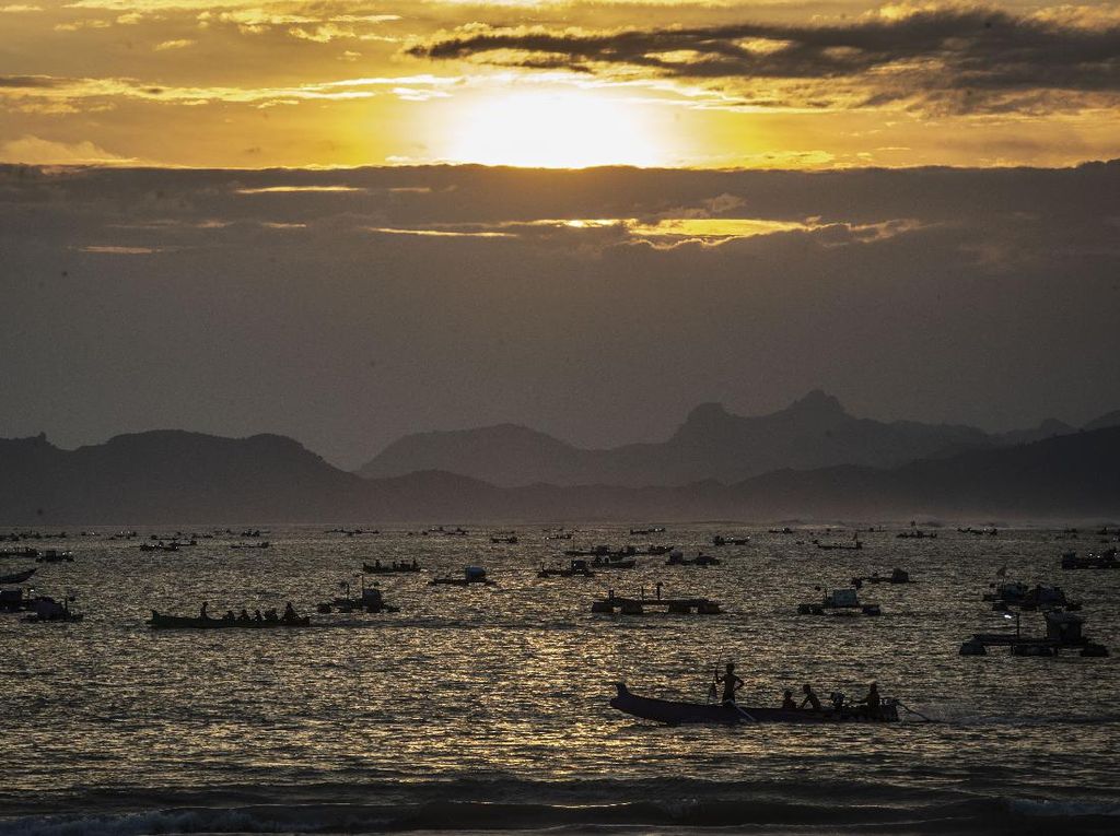 Pesona Pantai Selong Belanak, Mutiara dari Lombok Tengah Pesona Pantai Selong Belanak, Mutiara dari Lombok Tengah