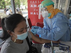 Tak Cuma Lansia, Para Guru Juga Segera Dilayani di Sentra Vaksinasi