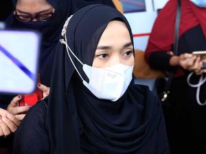 Tangis Ririe Fairus, 15 Tahun Bersama Ayus Cerai karena Perselingkuhan Tangis Ririe Fairus, 15 Tahun Bersama Ayus Cerai karena Perselingkuhan