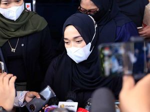 Berakhirnya Rumah Tangga Ayus Sabyan Usai Heboh Isu Perselingkuhan Berakhirnya Rumah Tangga Ayus Sabyan Usai Heboh Isu Perselingkuhan