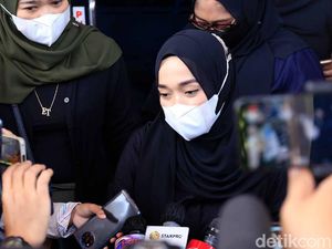 Sidang Cerai Ayus Sabyan dan Ririe Fairus Kembali Ditunda Sidang Cerai Ayus Sabyan dan Ririe Fairus Kembali Ditunda