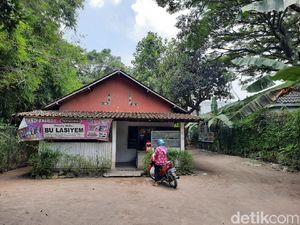 Ada Rumah Nyempil di Antara Hotel Mewah di Sleman, Ini Kisahnya