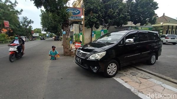 Semangat Agus Mencari Rezeki di Tengah Keterbatasan Fisik