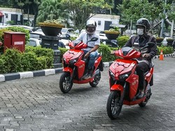 Jajal Motor Listrik Gesits, Sandiaga Uno Dukung Pariwisata Otomotif