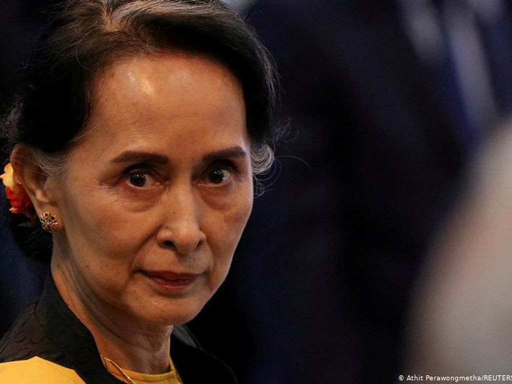 Pertama Kalinya! Aung San Suu Kyi Hadiri Persidangan Secara Langsung Pertama Kalinya! Aung San Suu Kyi Hadiri Persidangan Secara Langsung