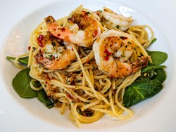 Resep Spaghetti Aglio Olio Udang ala Restoran yang Gurih Pedas