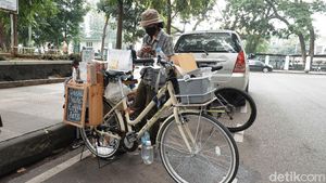 Meraup Cuan Lewat Jualan Kopi Keliling di Masa Pandemi
