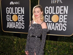 Red Carpet Golden Globes 2021 yang Tak Seglamor Dulu