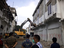 Bobby Nasution Beraksi Gusur Bangunan Ilegal di Kawasan Wisata