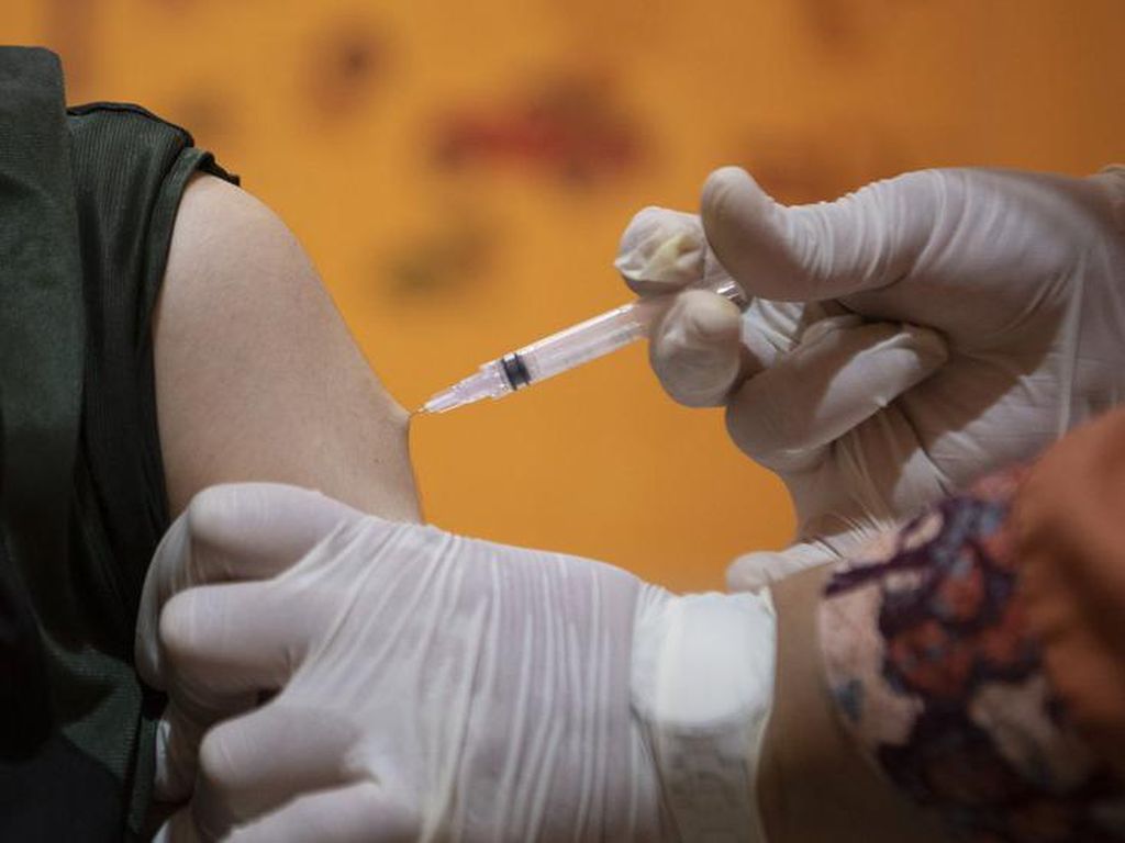 Vaksin COVID-19 di Indonesia Disebut Masih Efektif Lawan B117