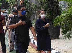 Datangi Kejari, Gisel Izin Tak Penuhi Panggilan Jadi Saksi Video Syur Datangi Kejari, Gisel Izin Tak Penuhi Panggilan Jadi Saksi Video Syur
