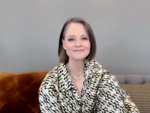 Menang Golden Globe, Jodie Foster Ucap Terima Kasih dan Cium Istri