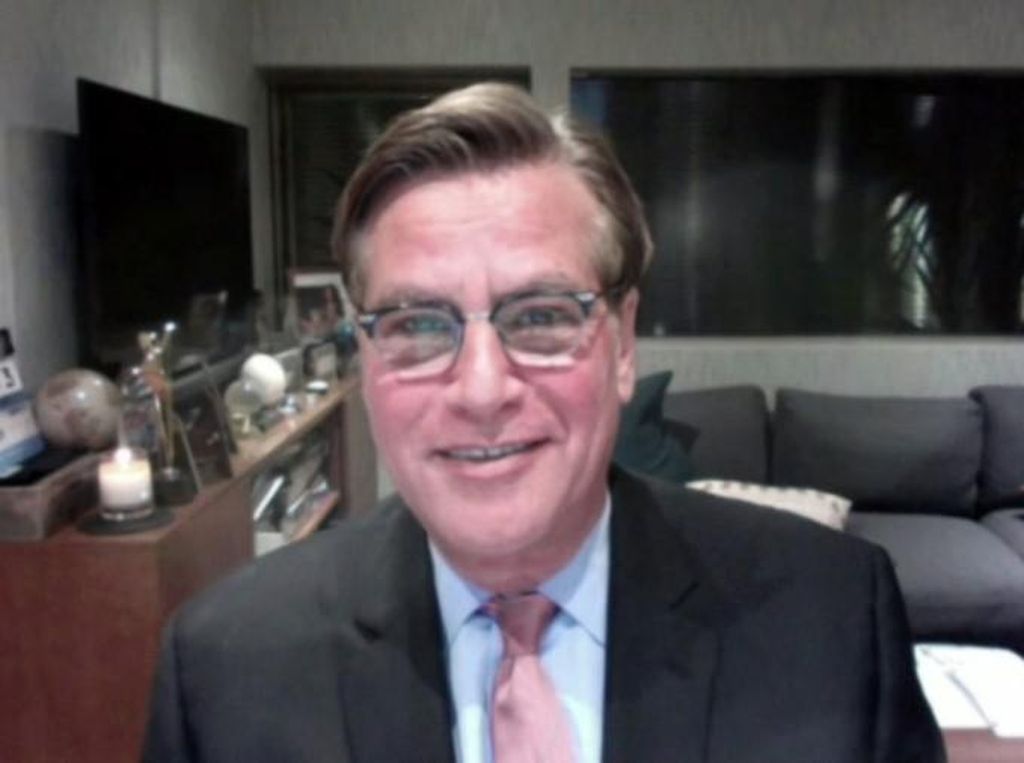 Aaron Sorkin Sampaikan Pesan Demokrasi di Golden Globe 2021 Aaron Sorkin Sampaikan Pesan Demokrasi di Golden Globe 2021