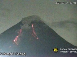 Gunung Merapi Erupsi Lagi Malam Ini, Awan Panas Meluncur Sejauh 2 Km