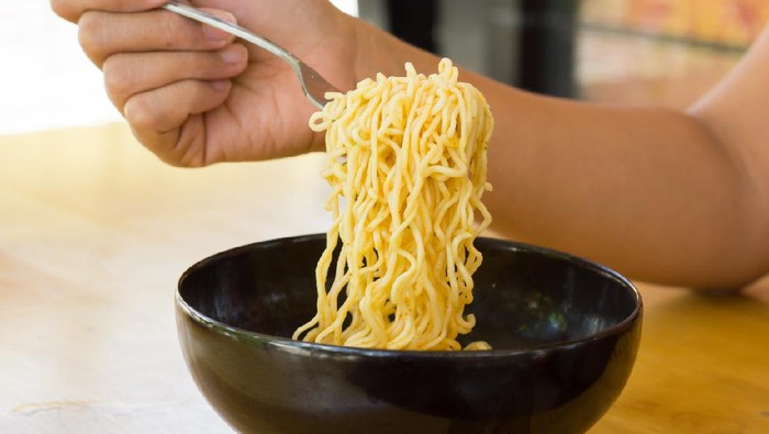 a bowl of noodles