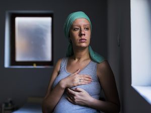 Wanita di Jakbar Tewas Usai Filler Payudara, Ini Bahaya Suntik Filler Ilegal