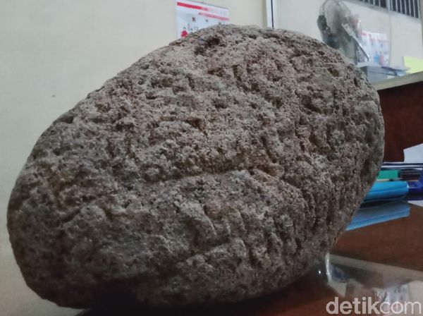 Ini Batu Misterius Berukir Mirip Tulisan yang Ditemukan di Klaten