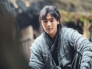 Aktor Ji Soo Balik ke Industri Hiburan Usai Kasus Bullying Aktor Ji Soo Balik ke Industri Hiburan Usai Kasus Bullying